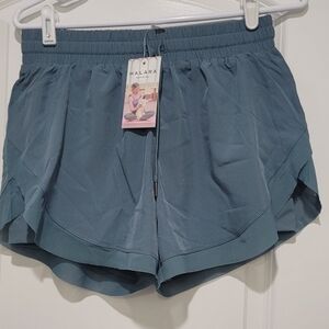 NWT Halara Mid Rise Drawstring Contrast Mesh 2-in-1 Flowy Running Shorts 3'